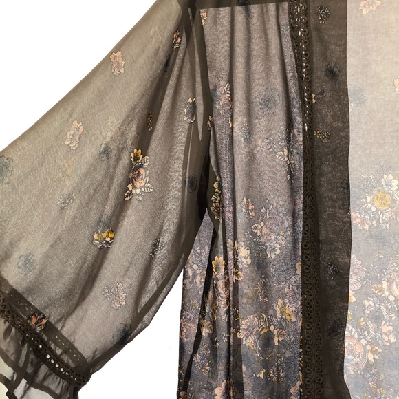 3/$25 Floral kimono sheer xs/small lace purple - Picture 4 of 7